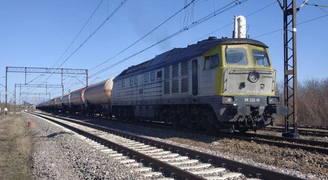 Lokomotywa BR232 Captrain Polska z cysternami LPG