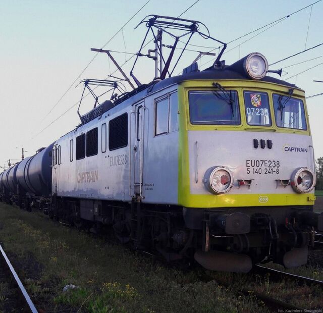 EU07 Captrain Polska z cysternami z etanolem w Pleszewie